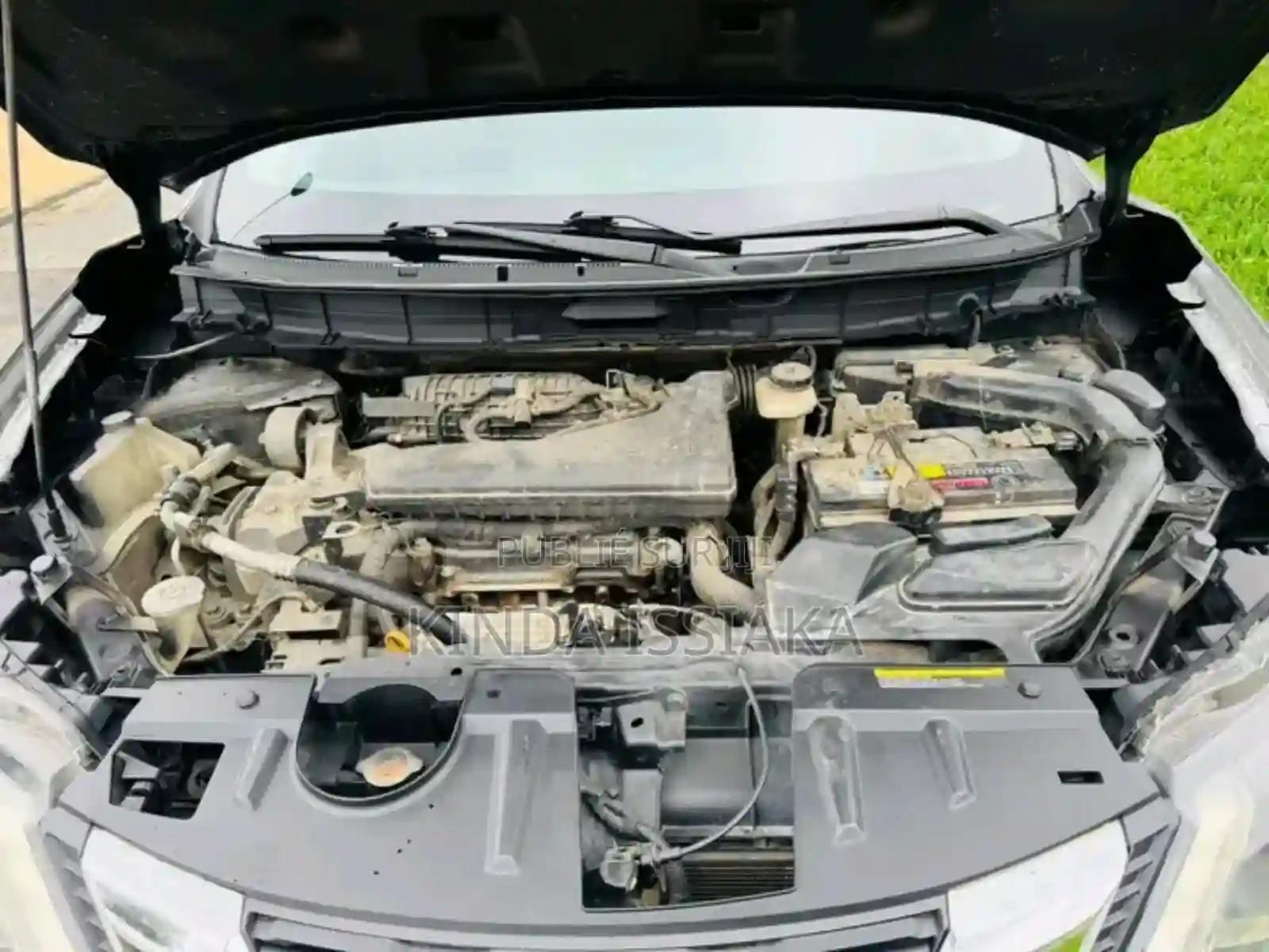 Nissan Rogue S FWD 2018 Gris - Vue 4