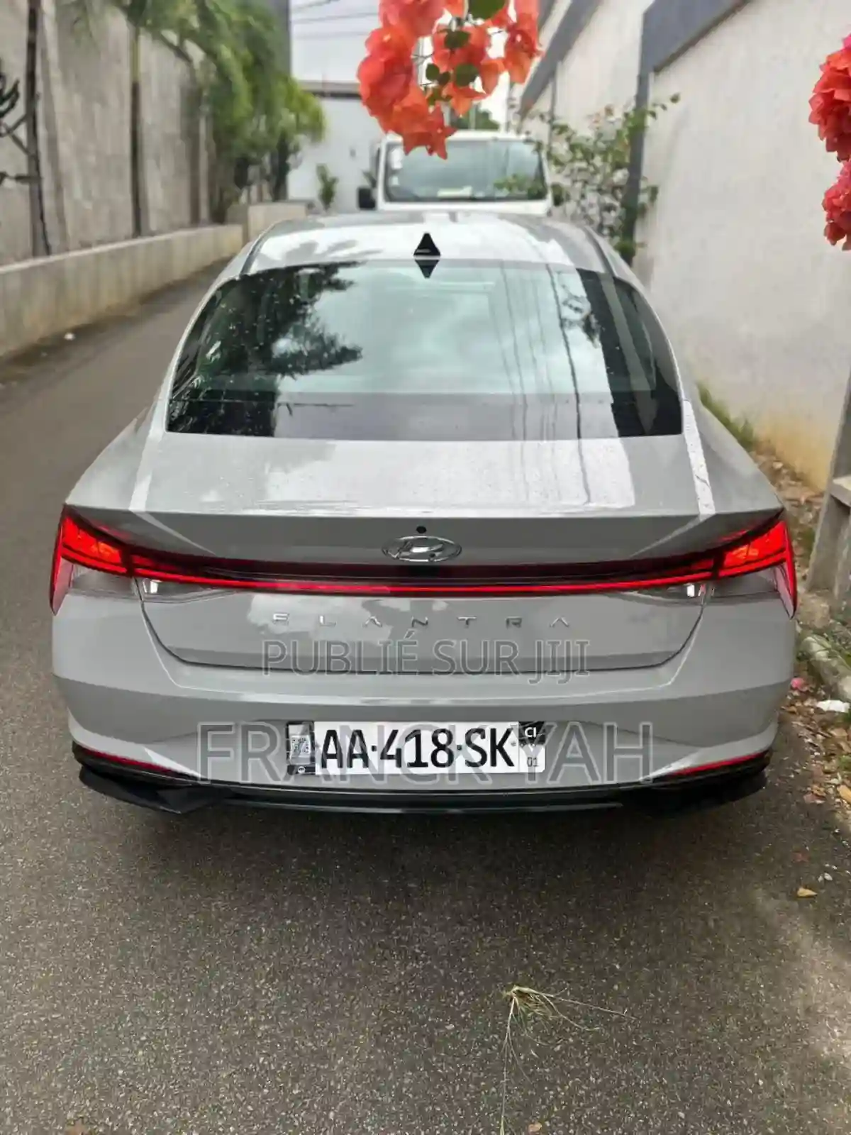 Hyundai Elantra 2021 Argenté - Vue 3