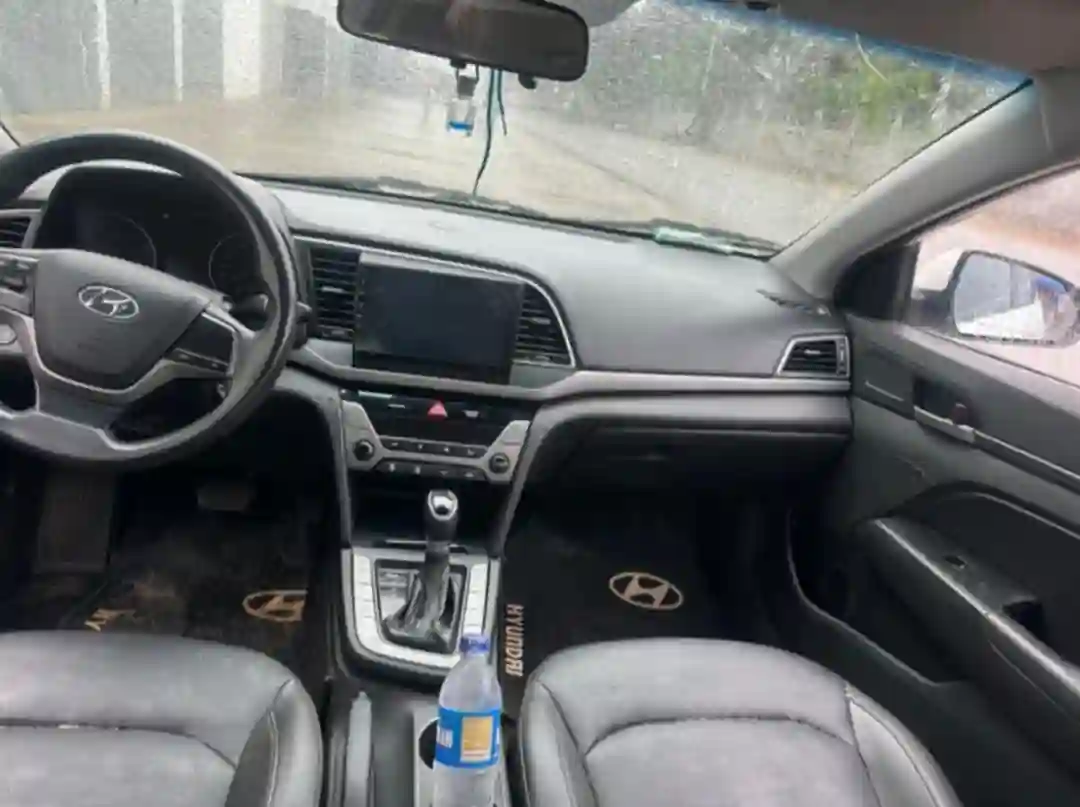 Hyundai AVANTE en vente  - Vue 2