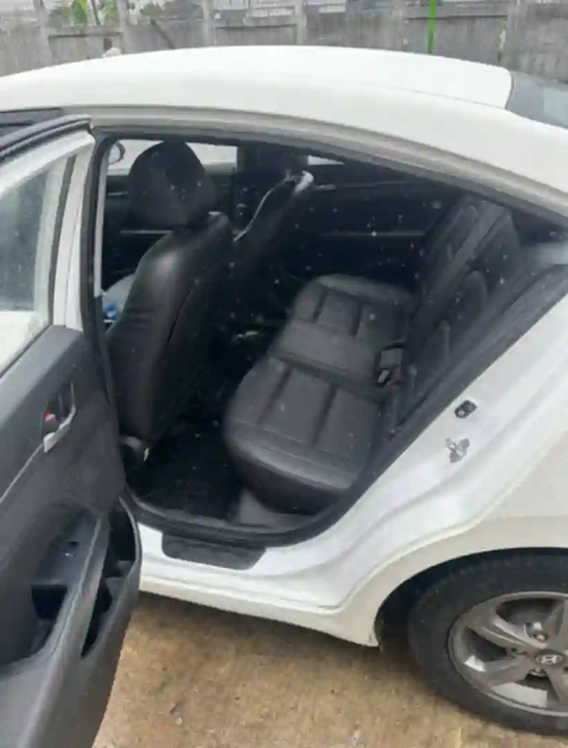 Hyundai AVANTE en vente  - Vue 4