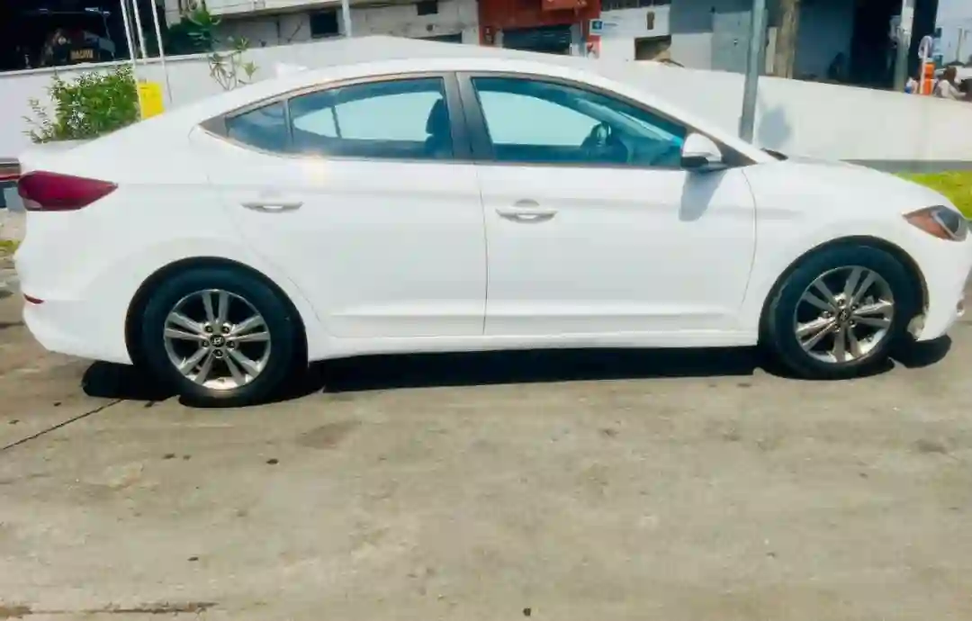 HYUNDAI ELANTRA EN VENTE 