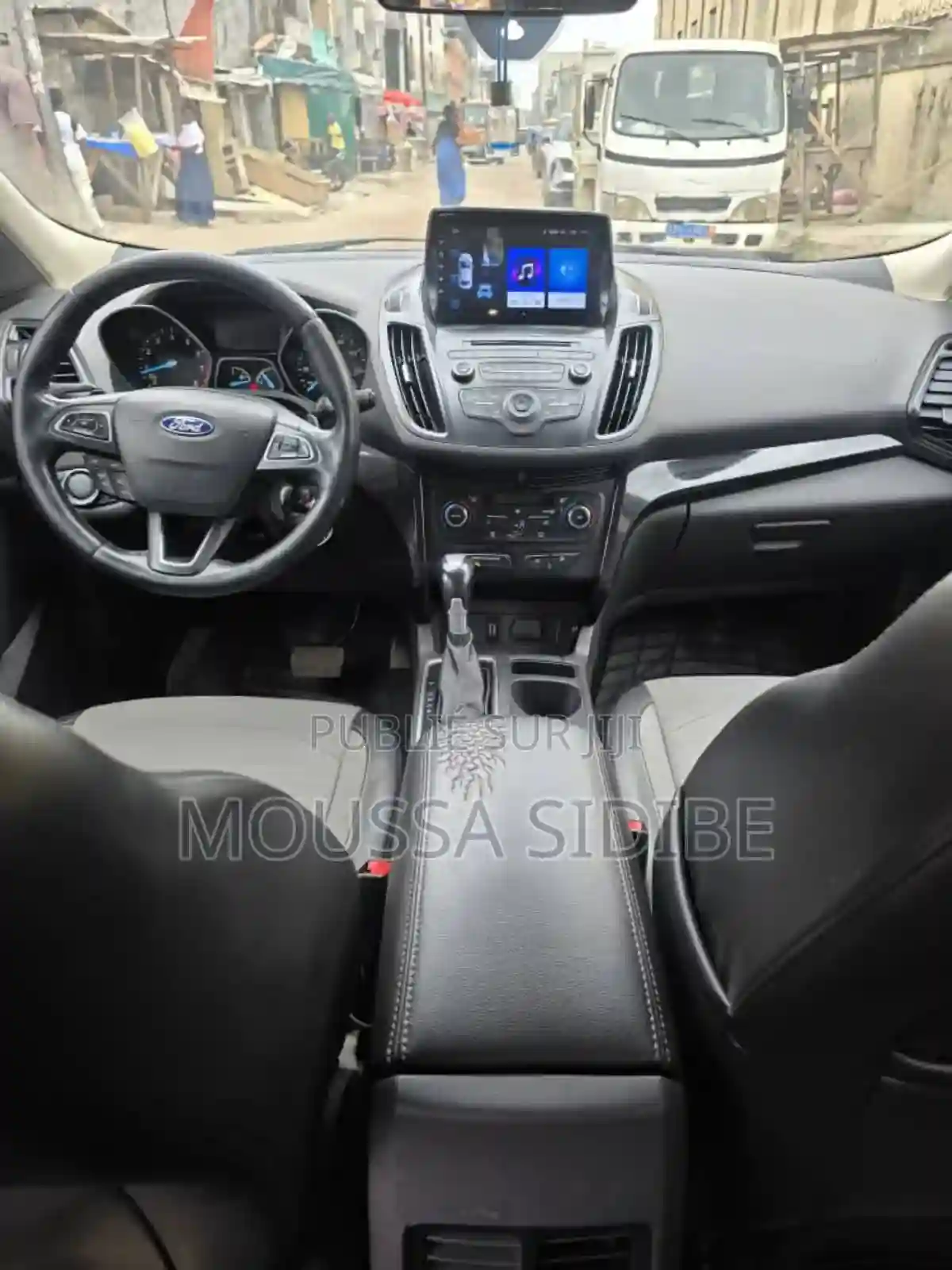 Ford Escape 2018 Gris - Vue 4