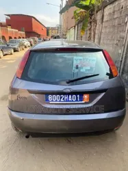 Ford Focus 23 2000 Gris
