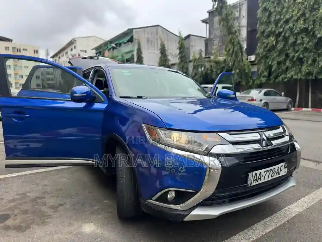 Mitsubishi Outlander 2018 Blue - Vue 1