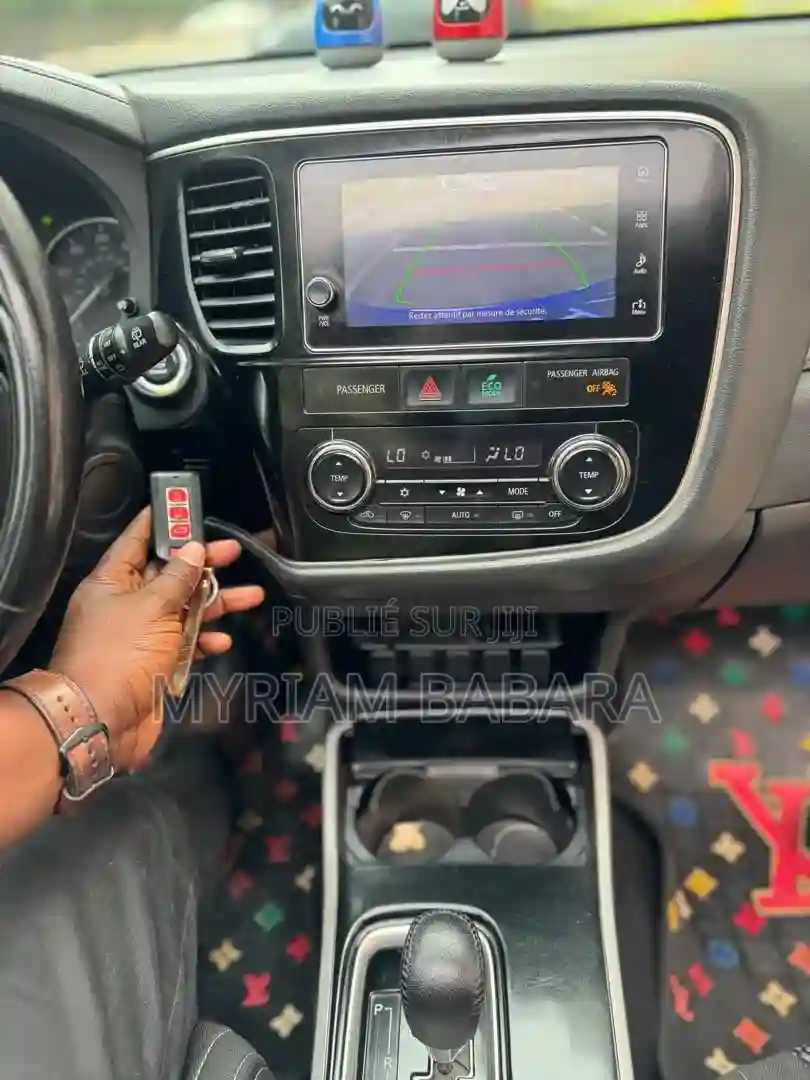 Mitsubishi Outlander 2018 Blue - Vue 2