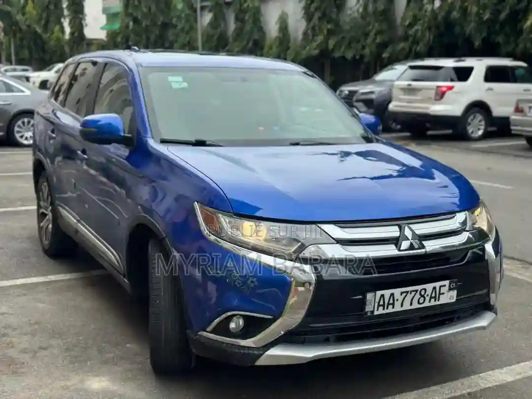 Mitsubishi Outlander 2018 Blue - Vue 3