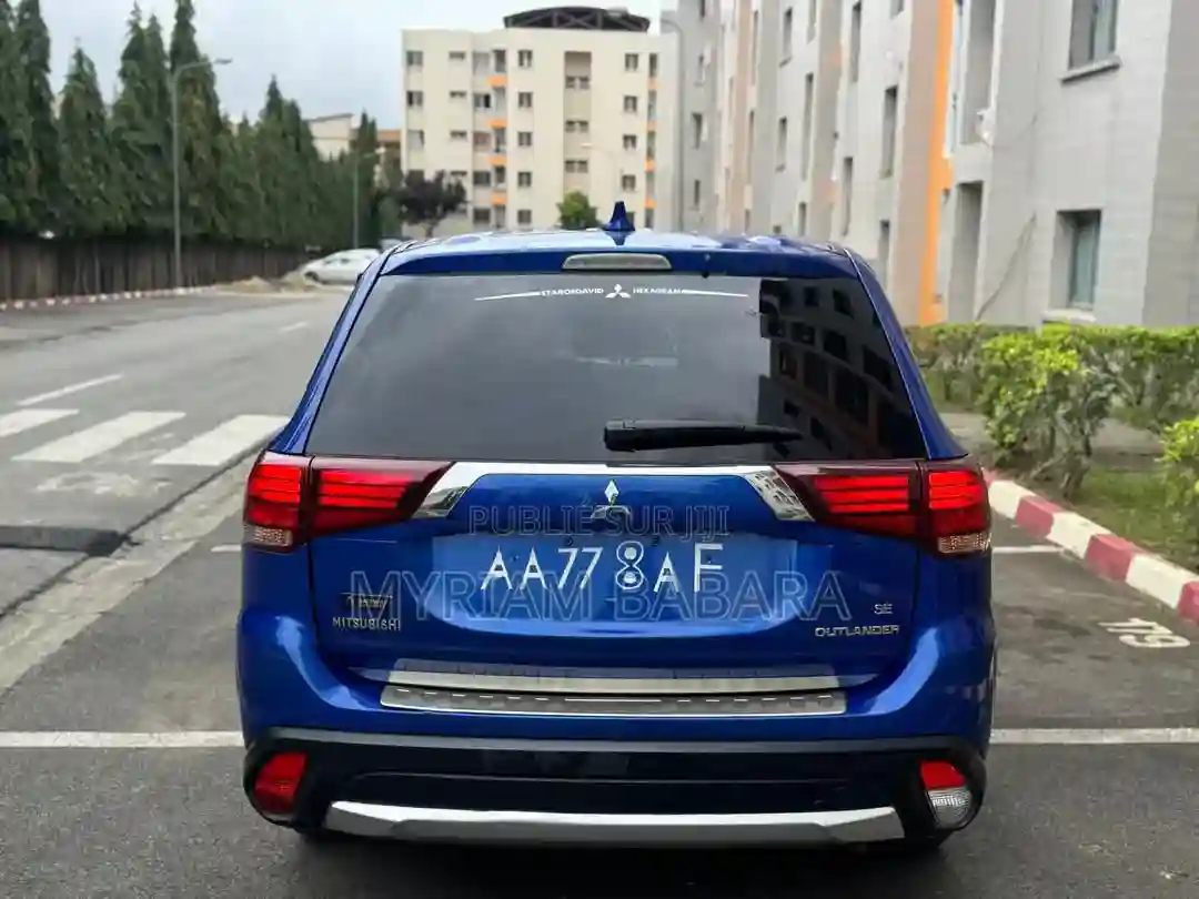 Mitsubishi Outlander 2018 Blue - Vue 4