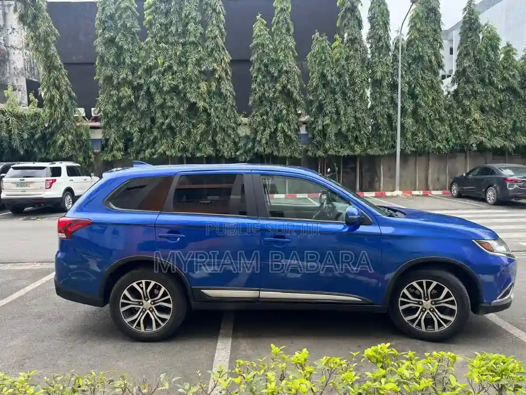 Mitsubishi Outlander 2018 Blue - Vue 7