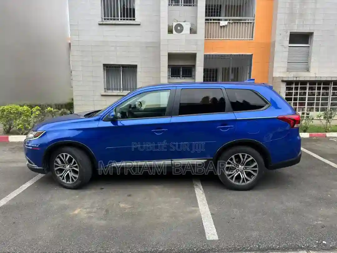 Mitsubishi Outlander 2018 Blue - Vue 9