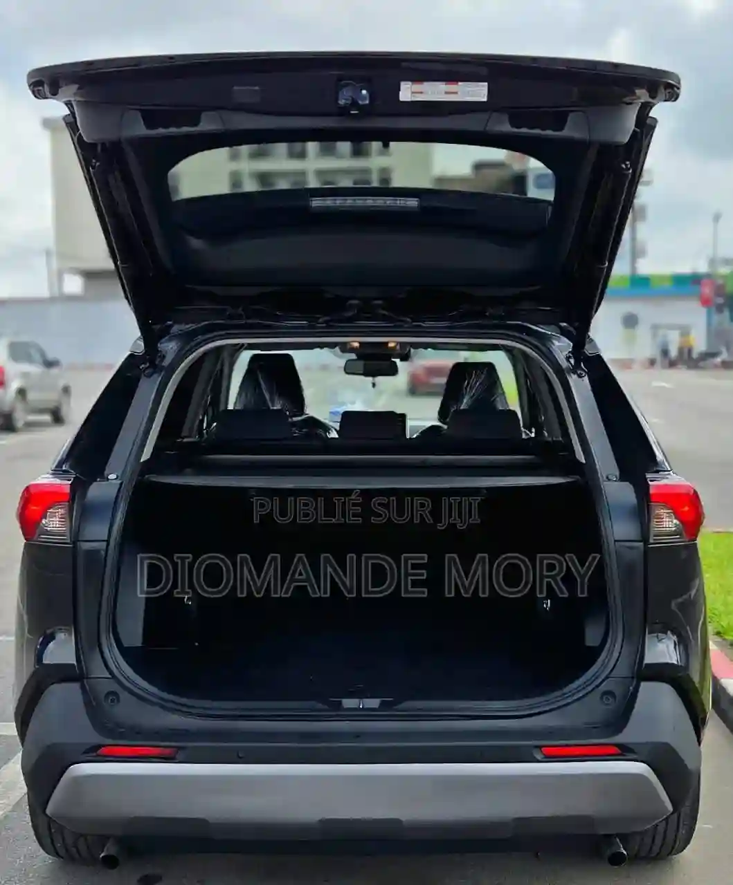 Toyota Rav4 XLE 2021 Noir - Vue 1