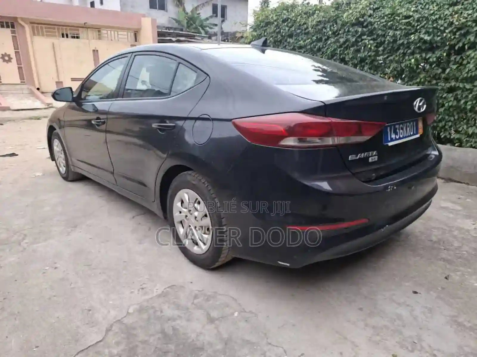 Hyundai Elantra 2017 Black - Vue 2