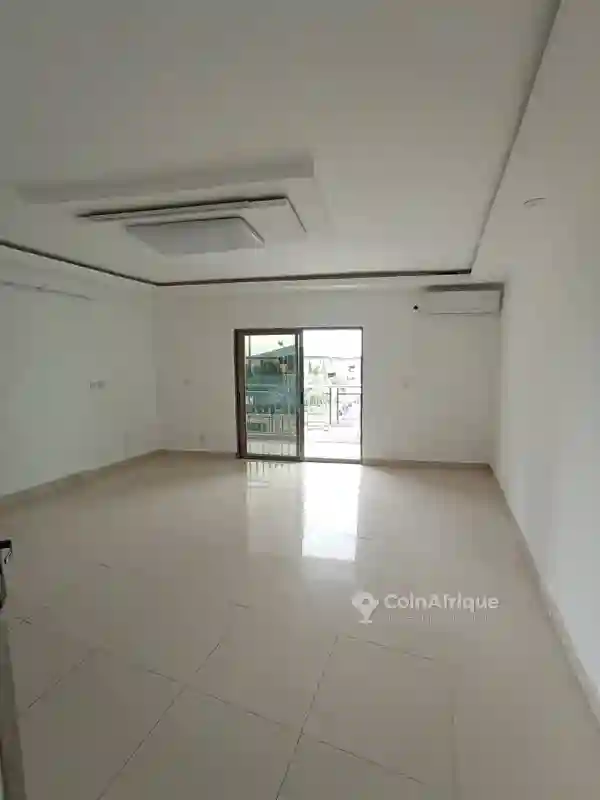 Location Appartement 4 Pièces à Cocody Riviera M'badon - Vue 1