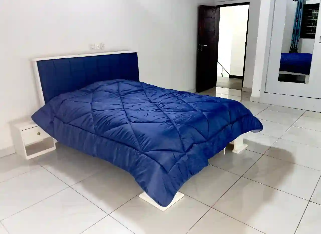 APPARTEMENT MEUBLE DE 04 PIECES A COCODY ANGRE - Vue 4