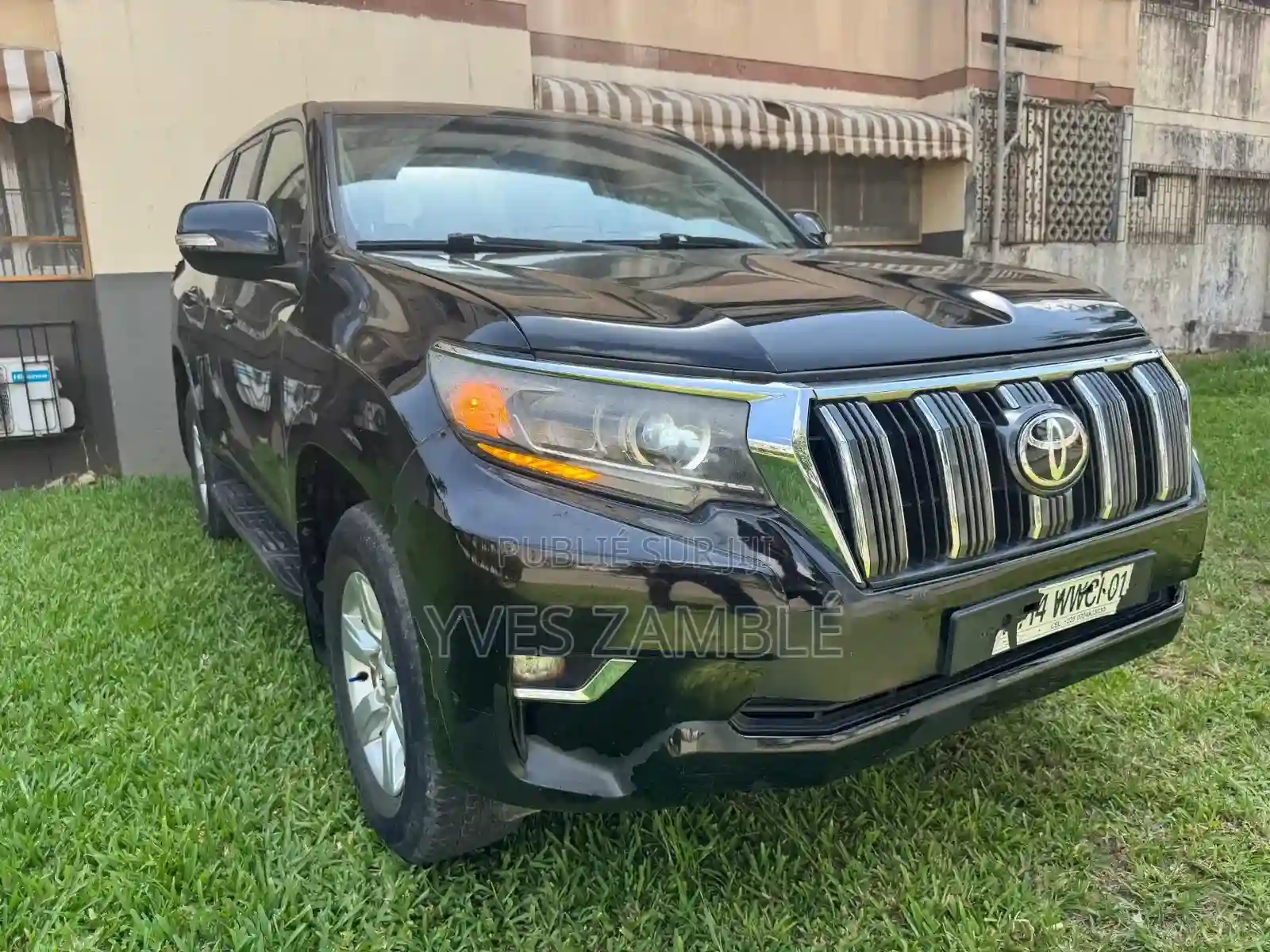 Toyota Land Cruiser Prado 2017 Black - Vue 1