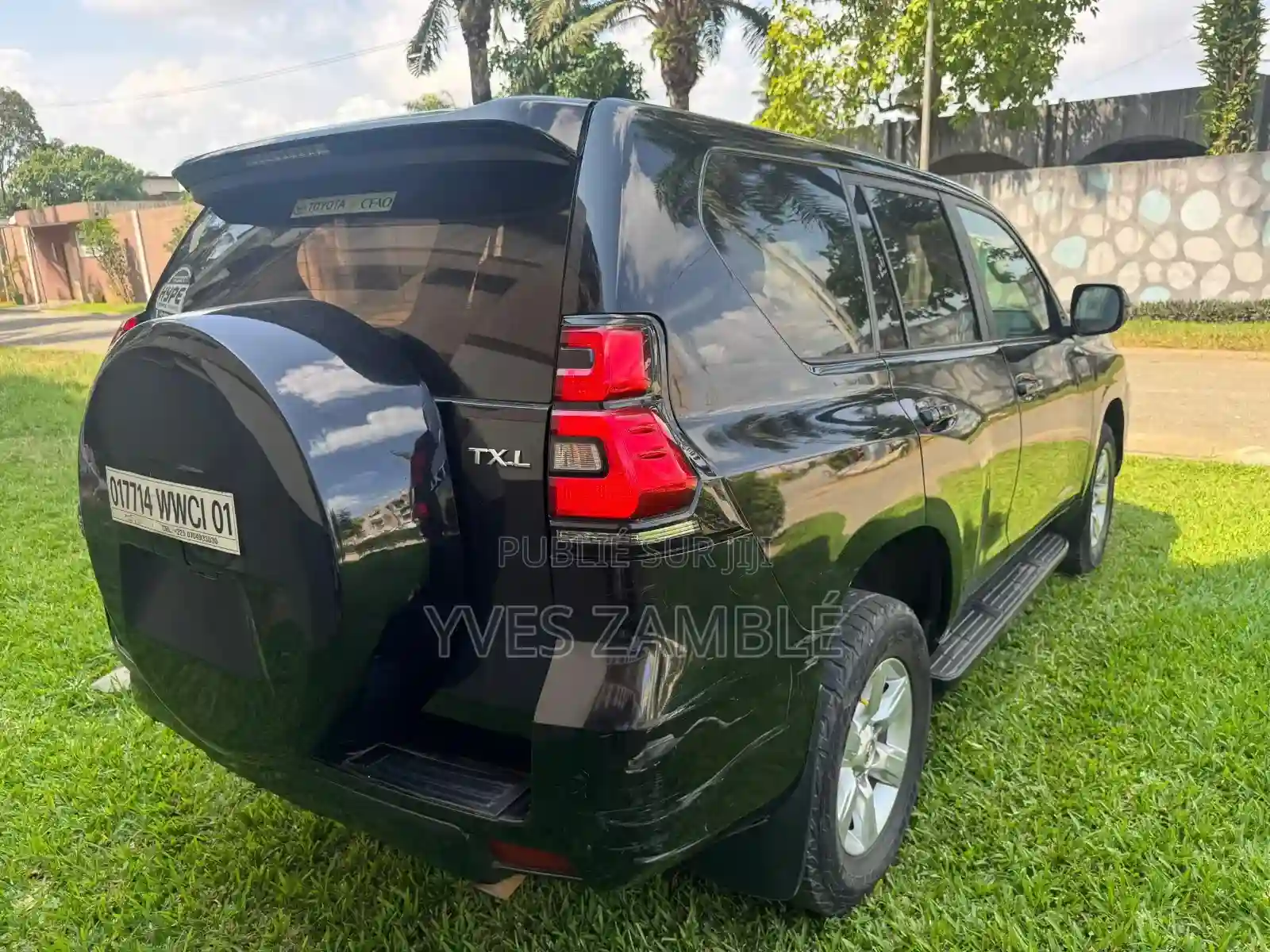 Toyota Land Cruiser Prado 2017 Black - Vue 2