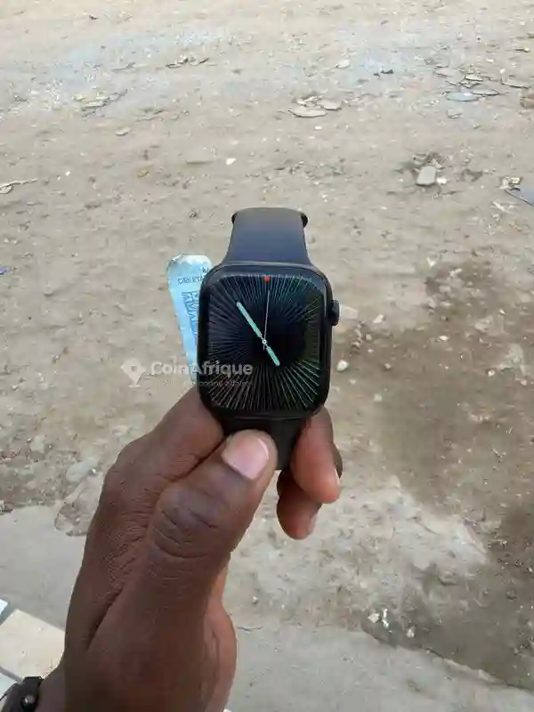 Apple Watch Série 9 45mm - Vue 1
