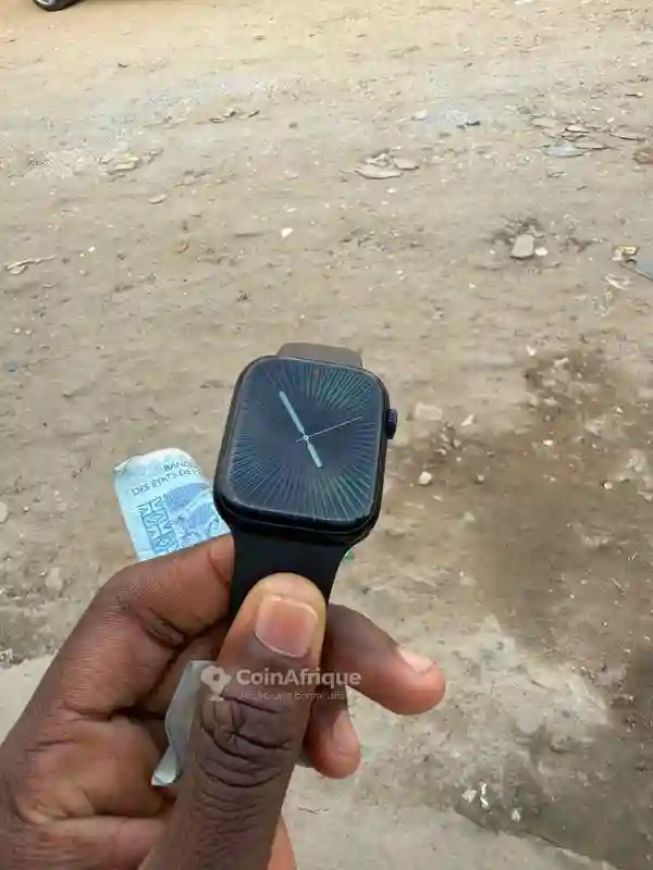 Apple Watch Série 9 45mm - Vue 4