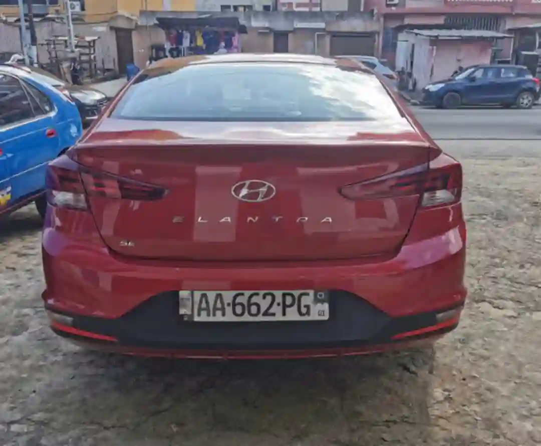 HYUNDAI ELANTRA EN VENTE 