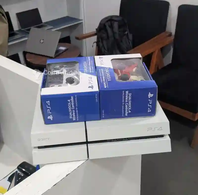 Playstation 4 FAT - Vue 2