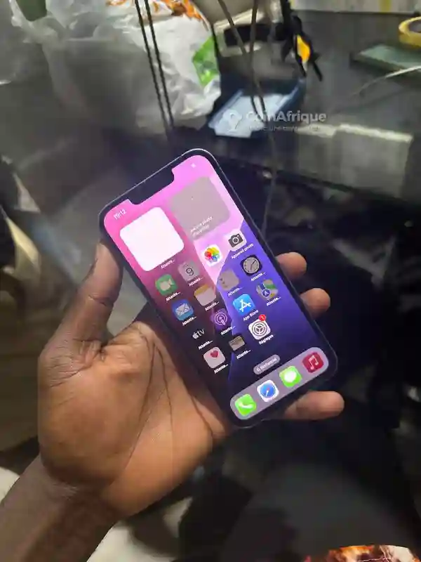 Iphone 13 Simple Petite Fissure sur dos - Vue 4