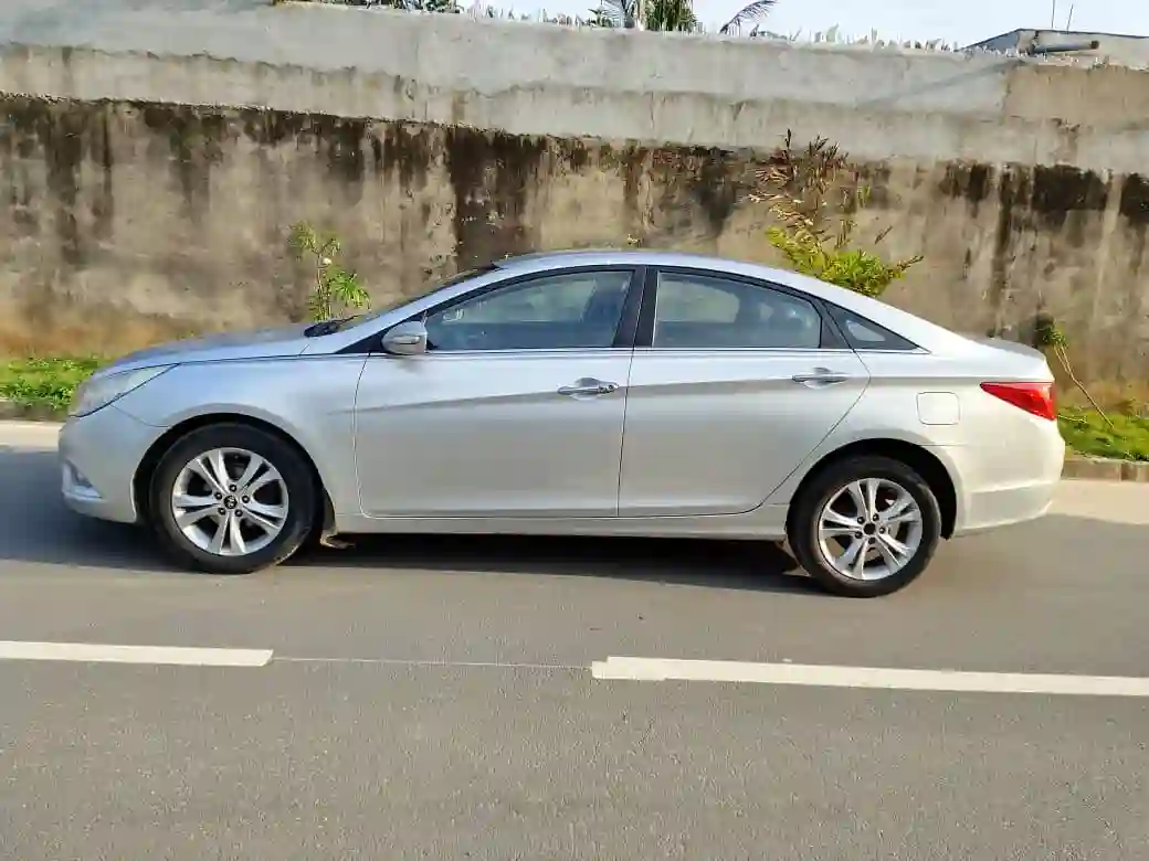 HYUNDAI SONATA  - Vue 3