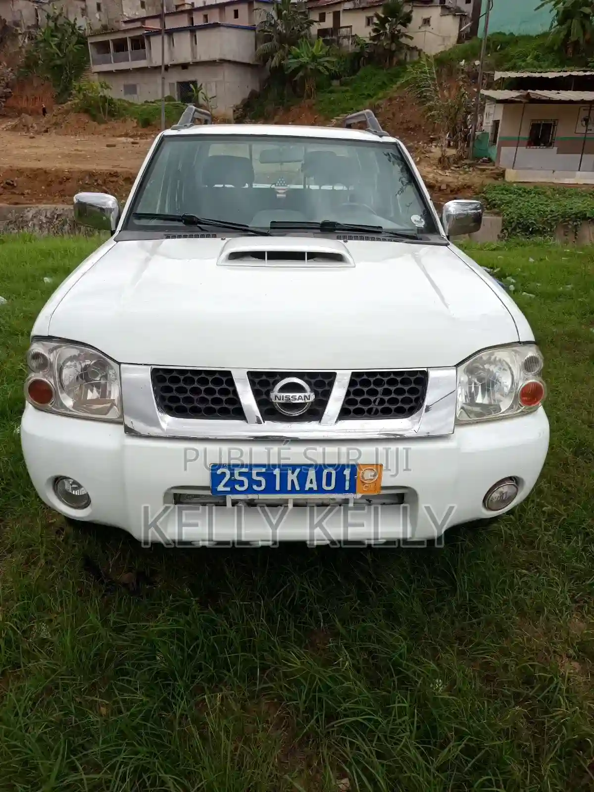 Nissan Hardbody 2021 Blanc - Vue 4