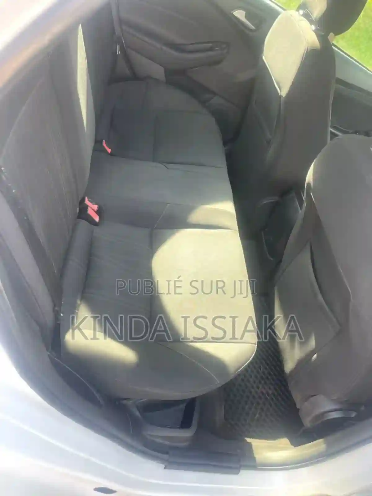 Ford Focus S Sedan FWD (20l 4cyl 5M) 2016 Blanc Cassé - Vue 3