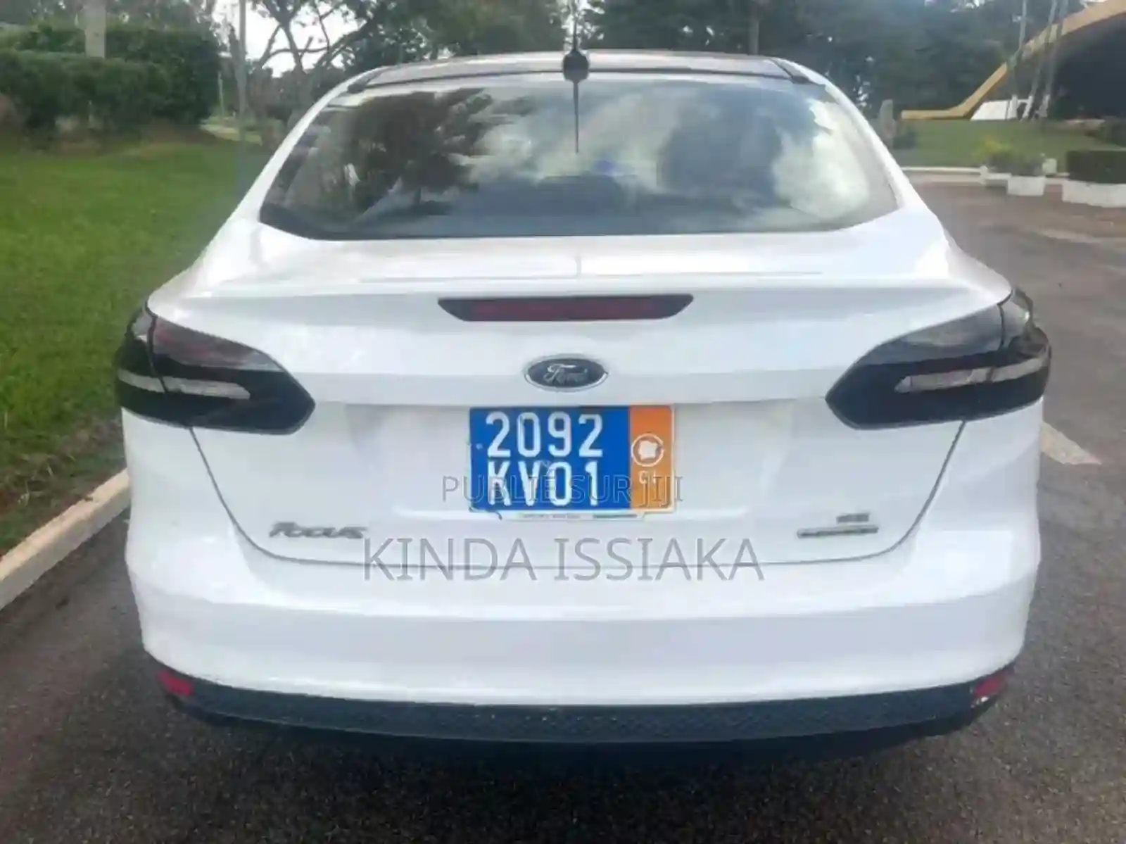 Ford Focus S Sedan FWD (20l 4cyl 5M) 2016 Blanc Cassé - Vue 5