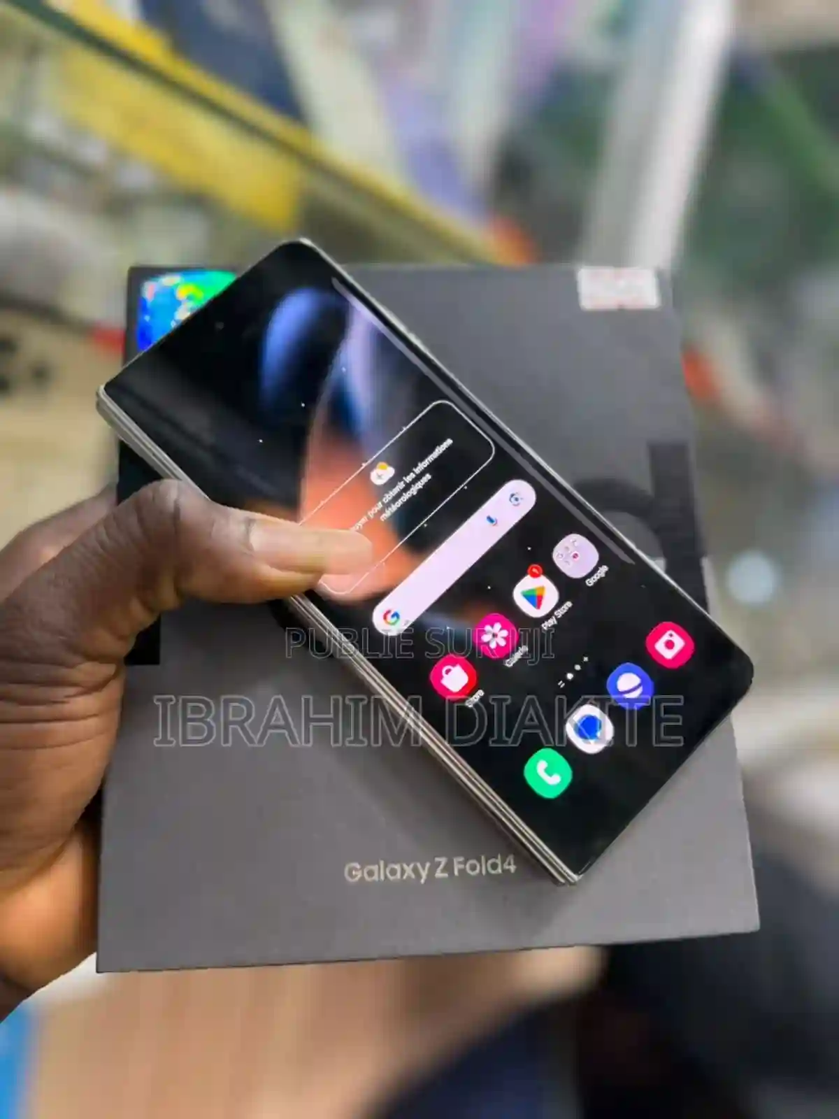 Samsung Galaxy Z Fold4 256 GB Doré - Vue 3