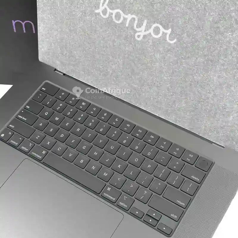 Ordinateur Macbook pro 16 - Vue 1