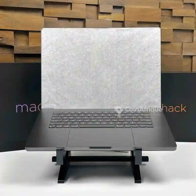 Ordinateur Macbook pro 16 - Vue 4