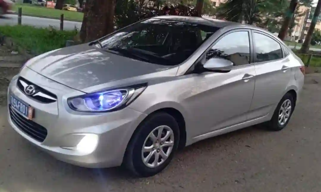 HYUNDAI ACCENT EN VENTE 