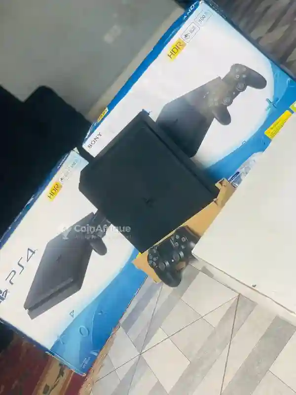 Playstation 4 Slim - Vue 1