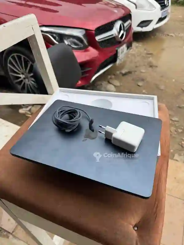 Macbook air 2024 m3 Avec Garantie Apple Quasi Neuf Avec Carton