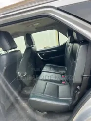 Toyota Fortuner 24 D AWD 2022 Gris