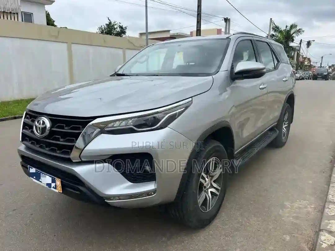Toyota Fortuner 24 D AWD 2022 Gris - Vue 7