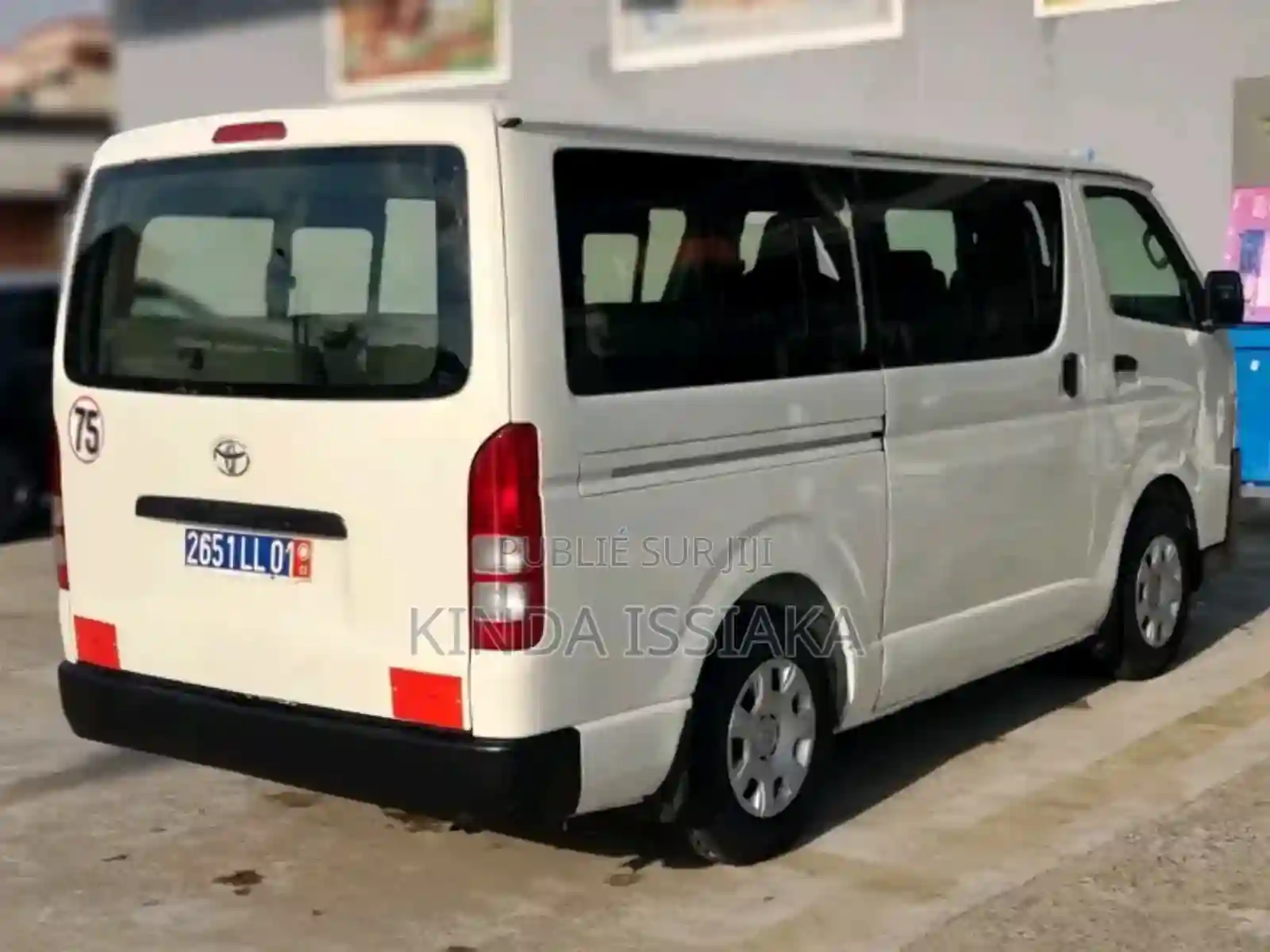 Toyota Hiace 2022 Blanc Cassé - Vue 2