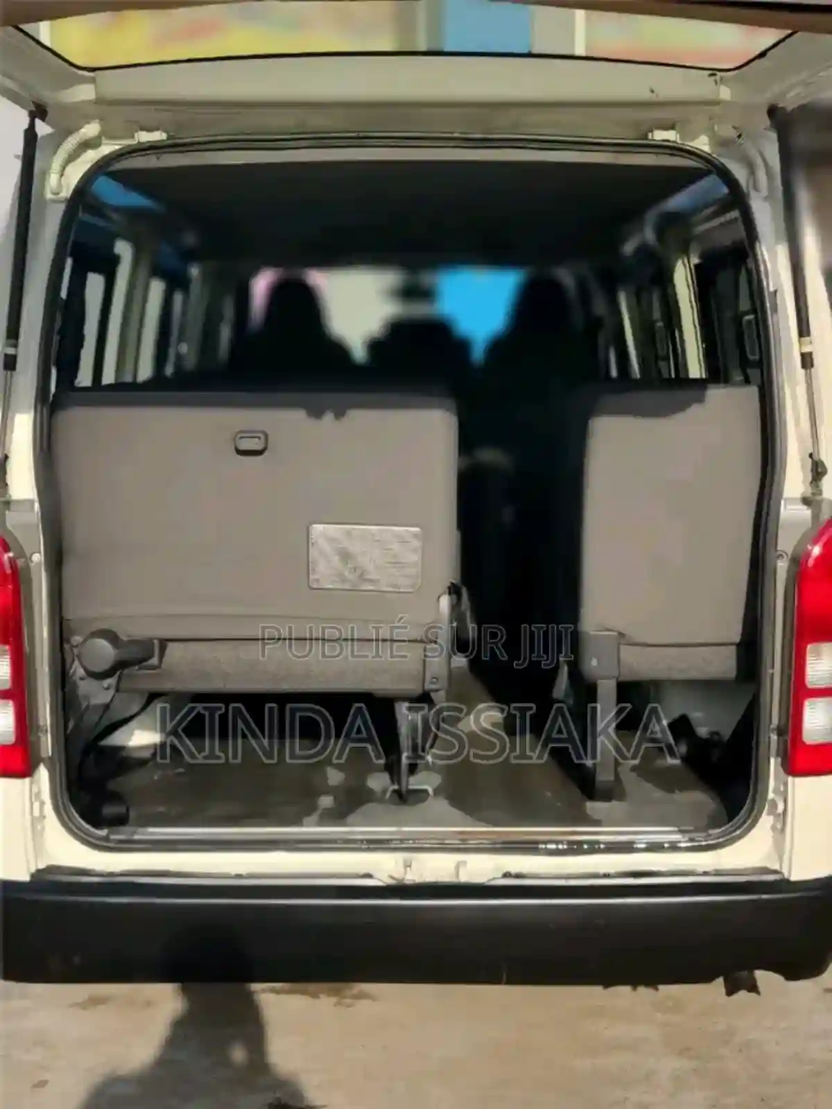 Toyota Hiace 2022 Blanc Cassé - Vue 3