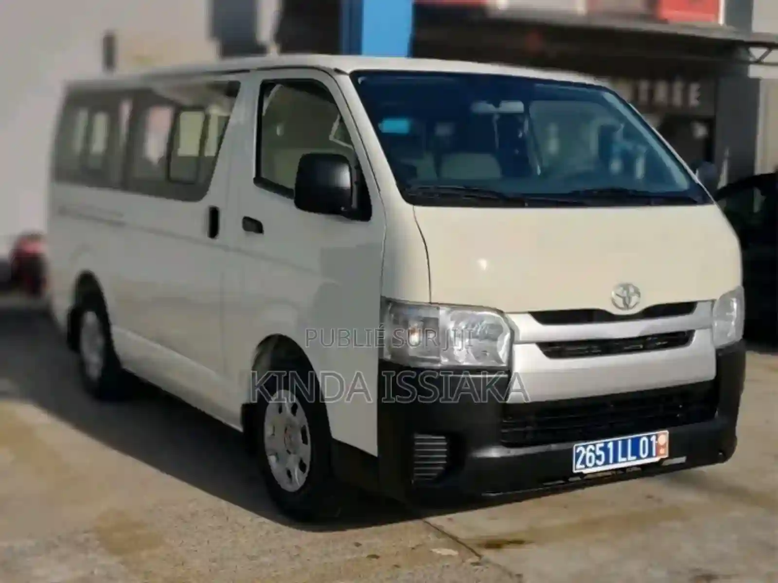 Toyota Hiace 2022 Blanc Cassé - Vue 5