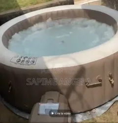 Piscine Jacuzzi à Abidjan