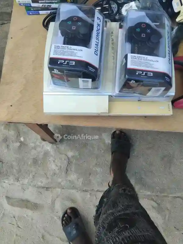 Playstation 3 + 10 Jeux - Vue 1