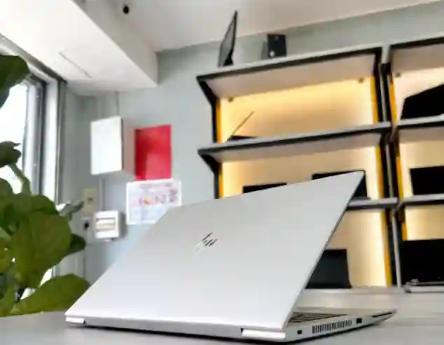 Puissant HP 840g6 Edition Professionnel Core i5 8egénération - Vue 3