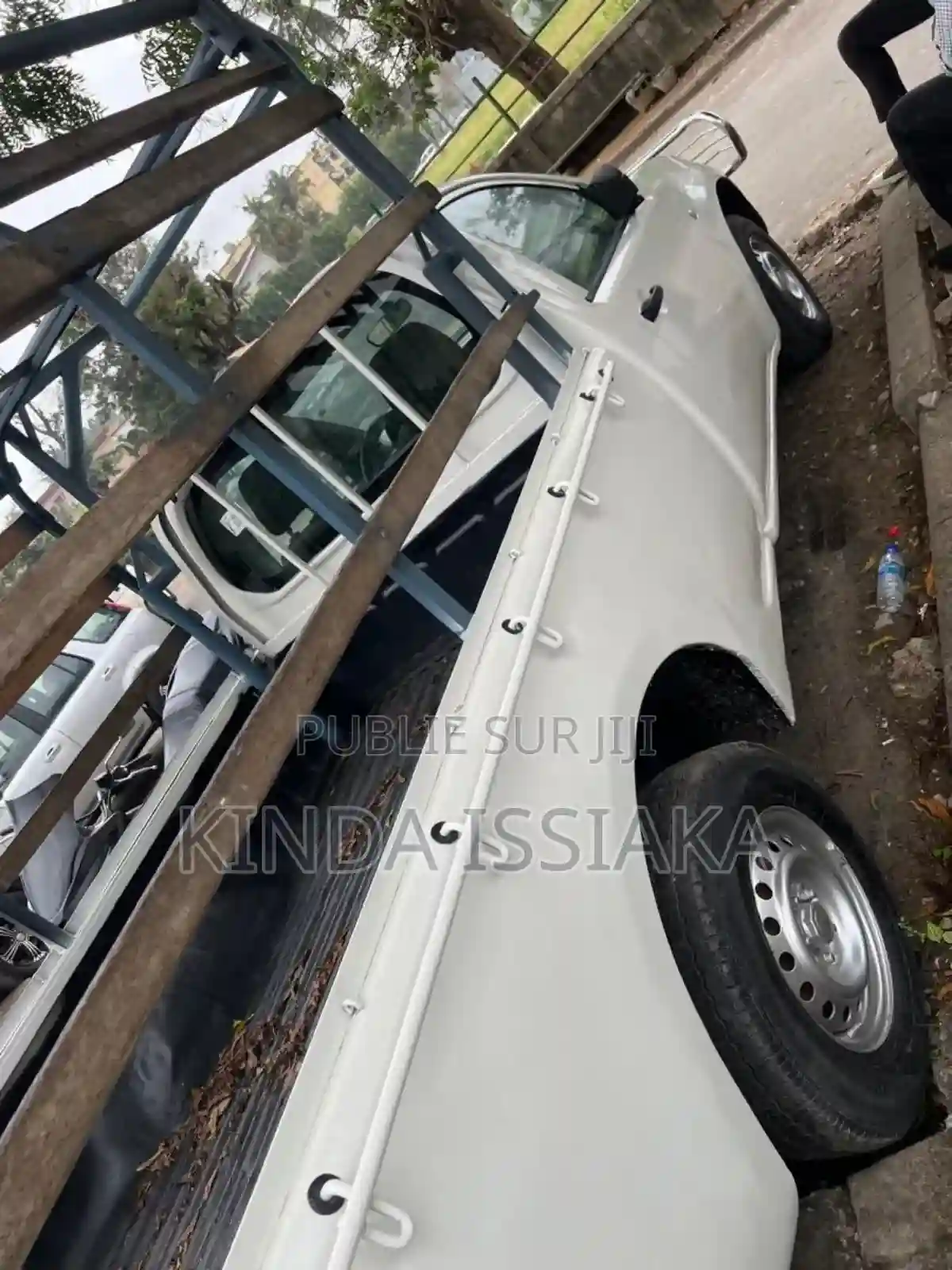 Mitsubishi L200 2015 Blanc Cassé - Vue 4