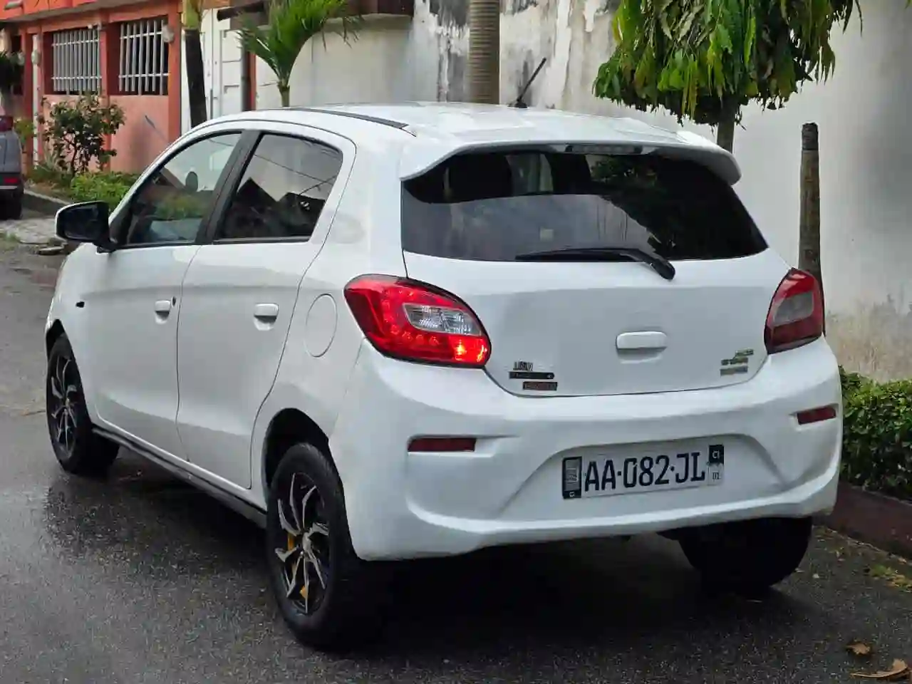 Mitsubishi Space start 