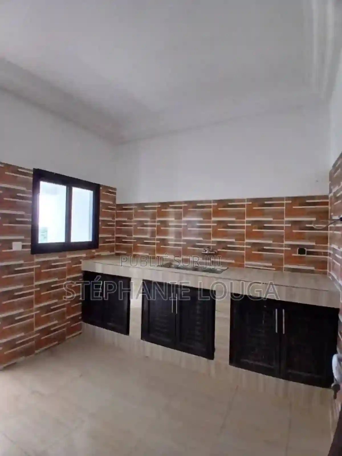 2chbre Appartement Dans Mockeyville Cité Grand-bassam à Louer - Vue 2