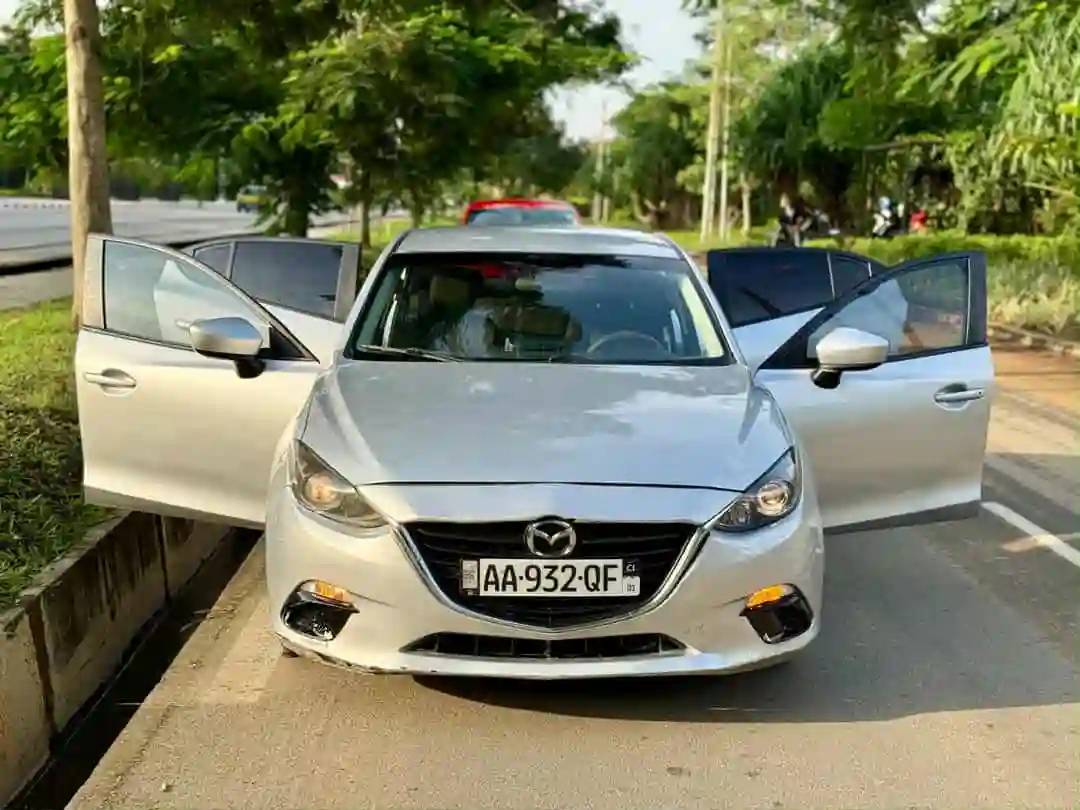 Mazda 3 en vente  - Vue 3