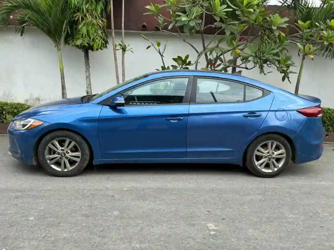 HYUNDAI ELANTRA EN VENTE 