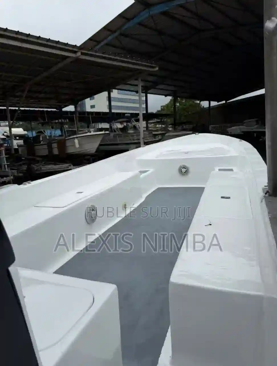 Bateau Barracuda Coque D’origine 300cv Yamaha - Vue 4