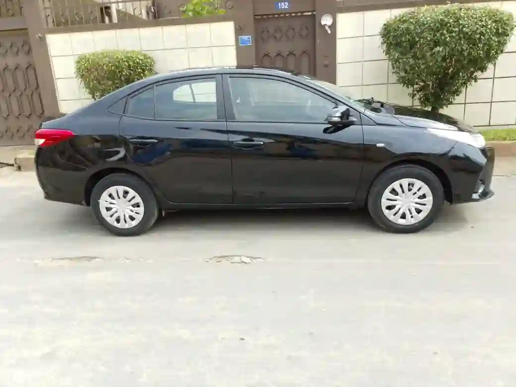 TOYOTA YARIS EN VENTE 