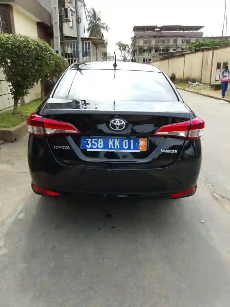TOYOTA YARIS EN VENTE  - Vue 3